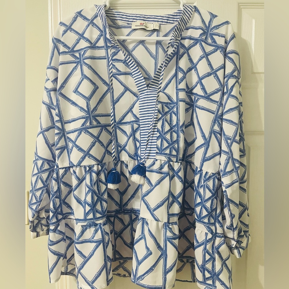 Vineyard Vines bamboo Lattice tiered top - blue and white - size Large